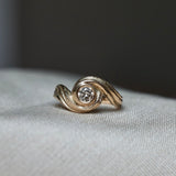 Håndlavet forlovelsesring med diamant