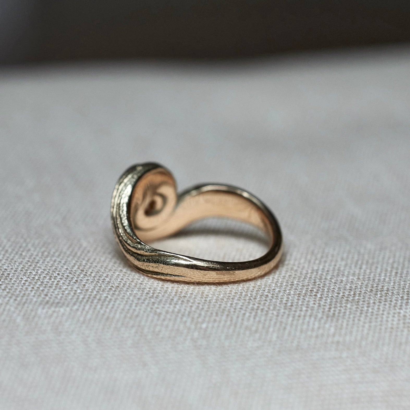Håndlavet forlovelsesring i 14 karat guld