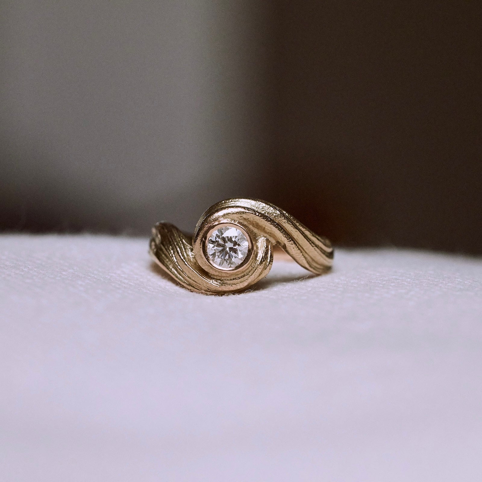 Håndlavet forlovelsesring guld