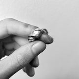 Organisk sølv ring med twistede ringskinne